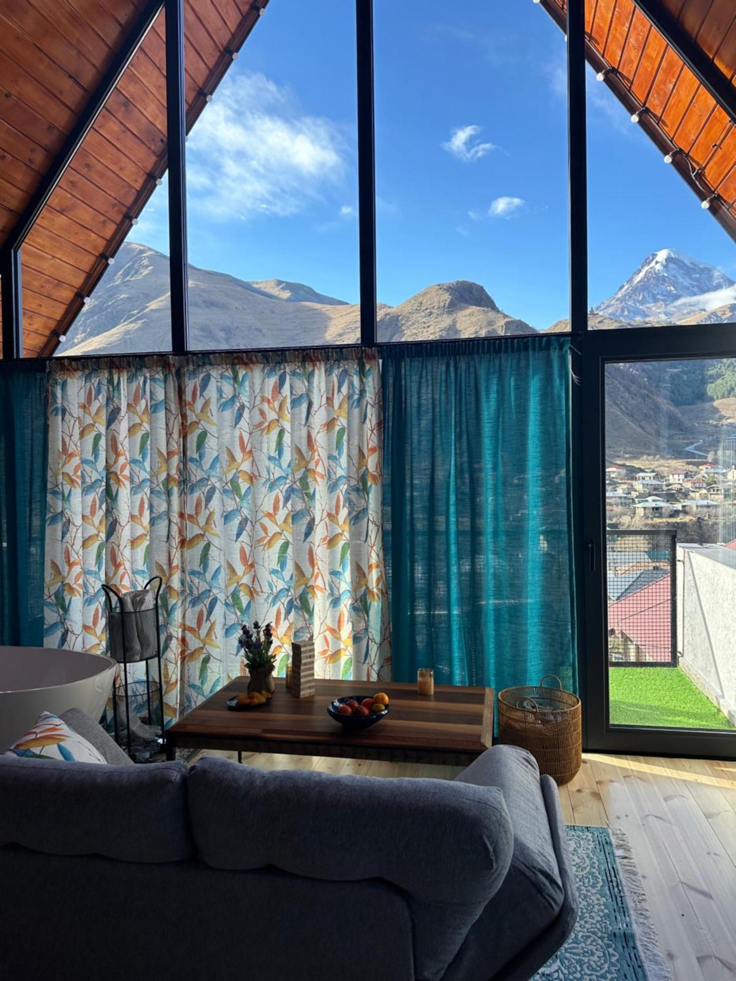 Cottage Veranda Kazbegi Eksteriør bilde