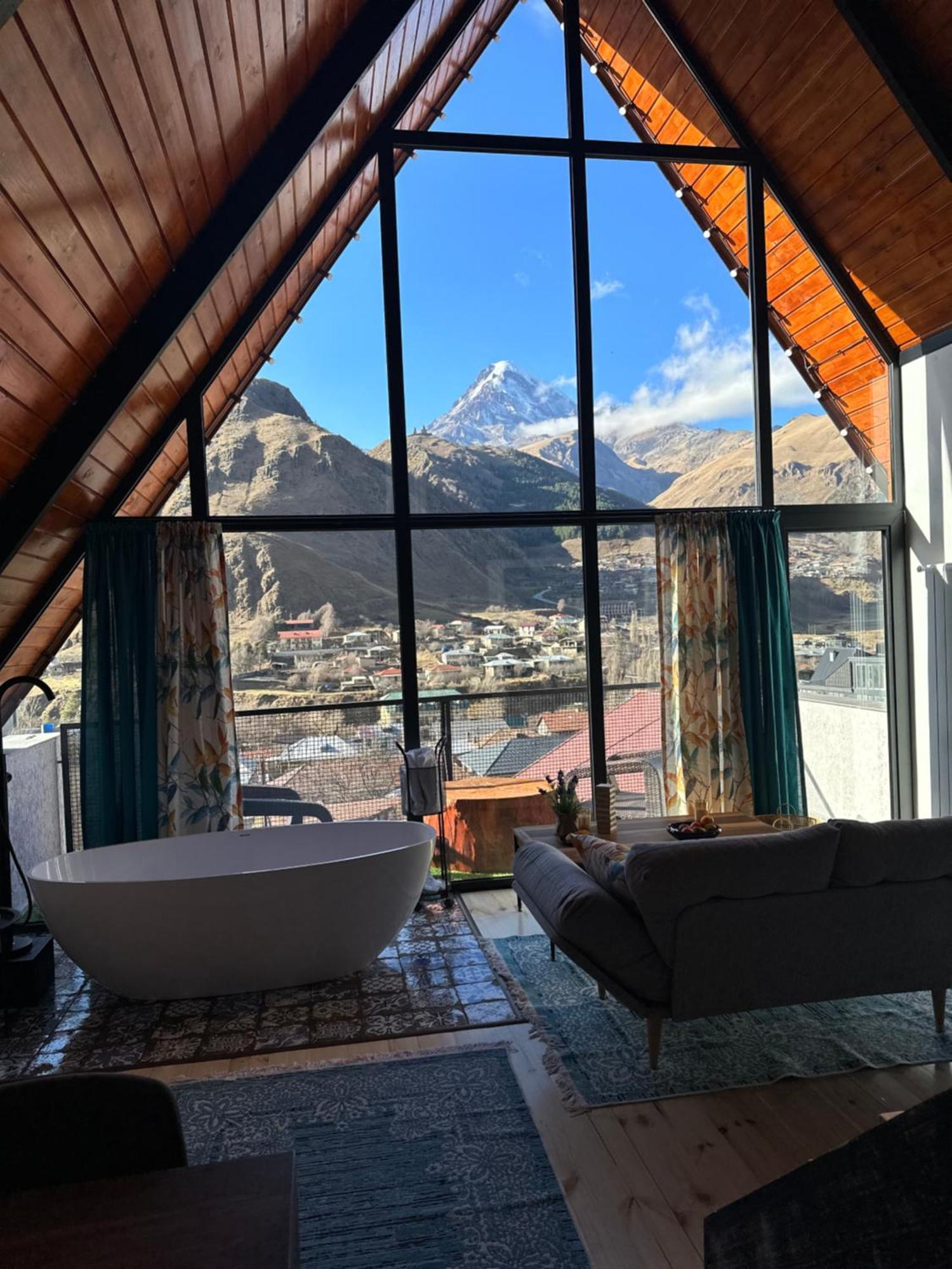 Cottage Veranda Kazbegi Eksteriør bilde